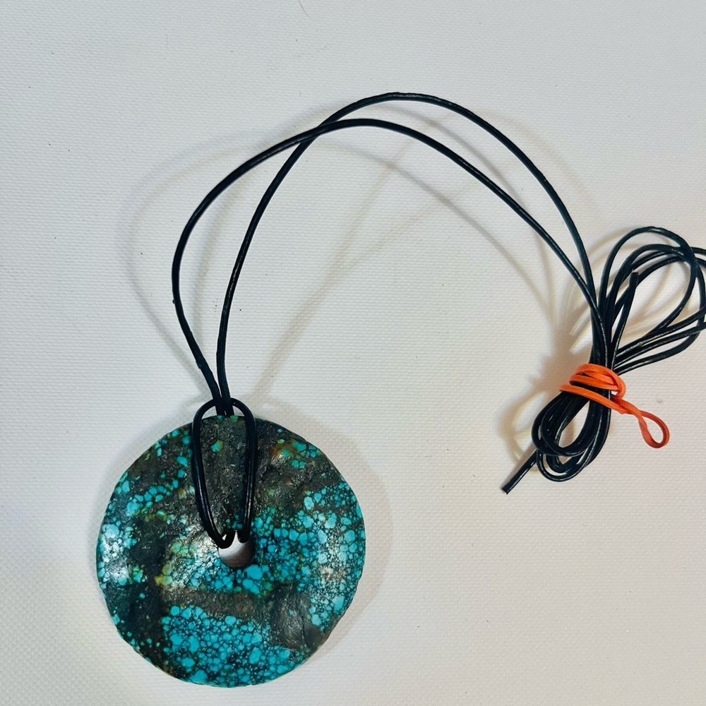 VTG NATIVE AMERICAN turquoise donut pendant black matrix LEATHER CORD 35 G